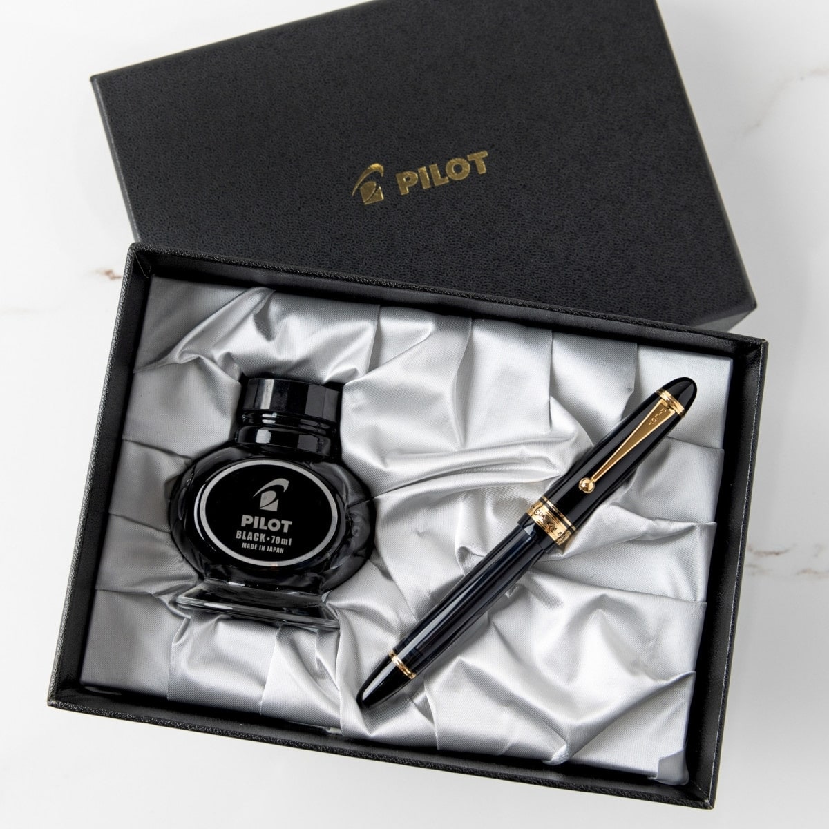 Penna stilografica Pilot Custom 823, 14Kt, nera