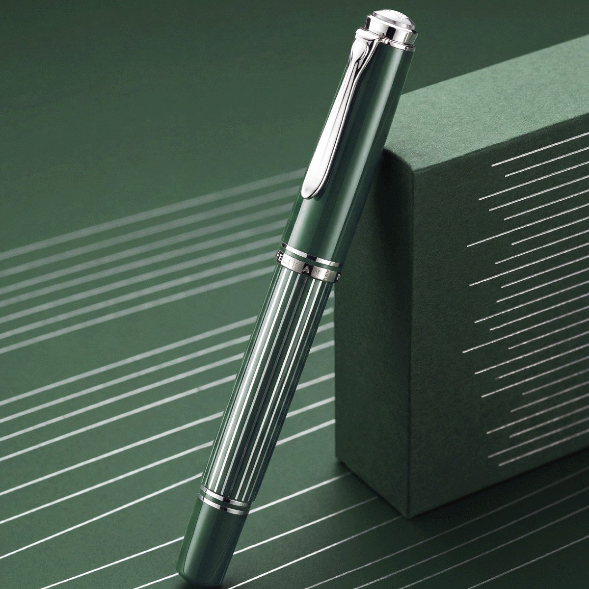 Pelikan, Souverän® M815 Metal Striped Green Edizione Speciale