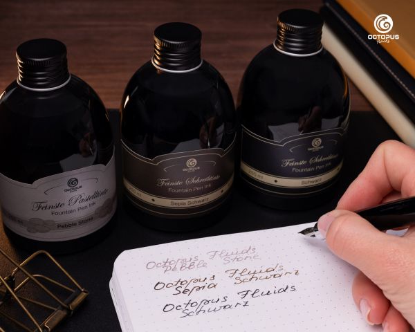 Inchiostro per penne stilografiche Octopus Fluids colori pastello, grigio pastello Pebble Stone, 250 ml