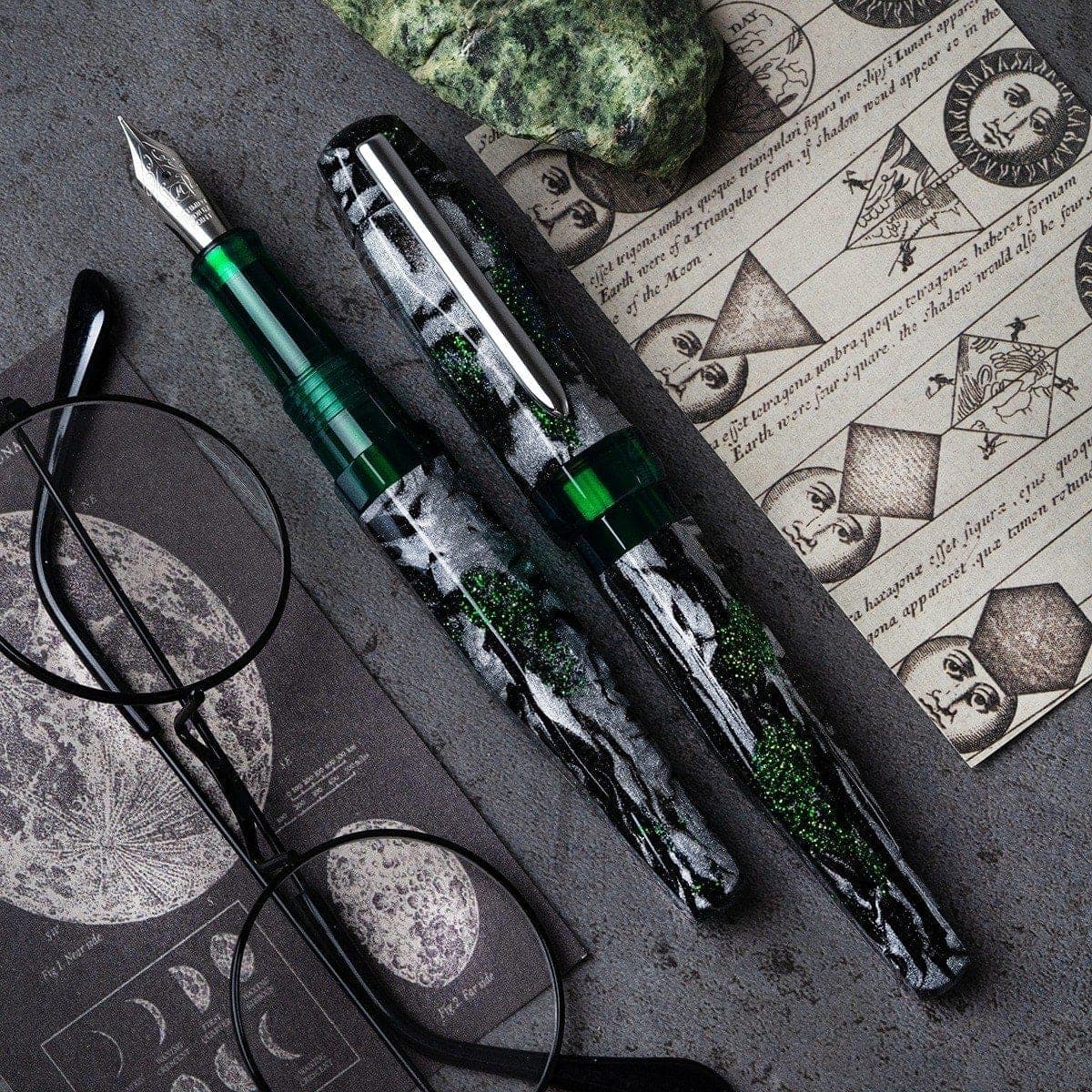 Penna stilografica BENU AstroGem gunmetal, Leto
