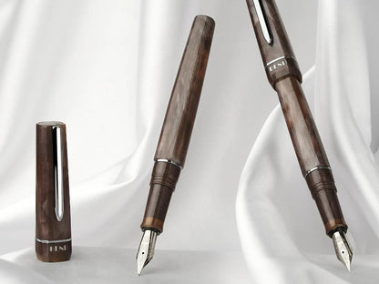 Stylos plume BENU Haute Satin, avec corps élégants et facettés, dotés de finitions plaquées or ou chrome