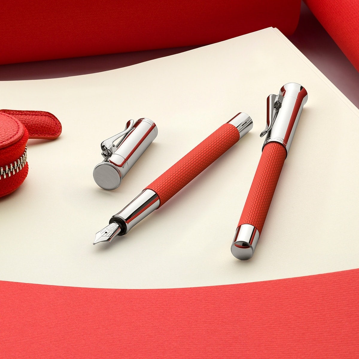 Graf von Faber-Castell, Stylo-plume Guilloche, Plume 18 carats, Rouge indien