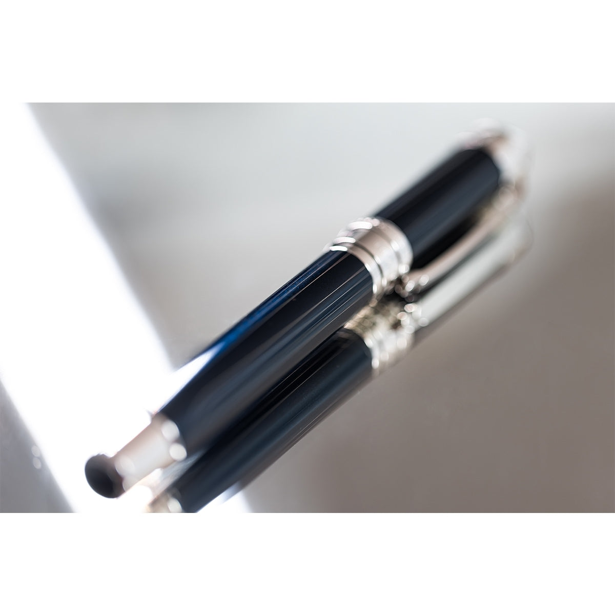 Stilografica Maybach The Peak I Lustrous - Platinum, 18Kt, lacca blu nautico