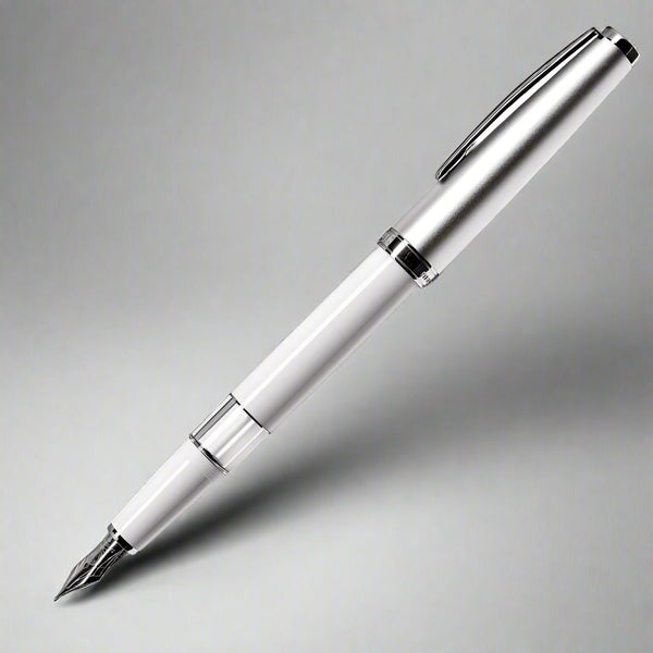 Cleo Skribent, Penna stilografica Classic Metall, sistema a stantuffo, bianco