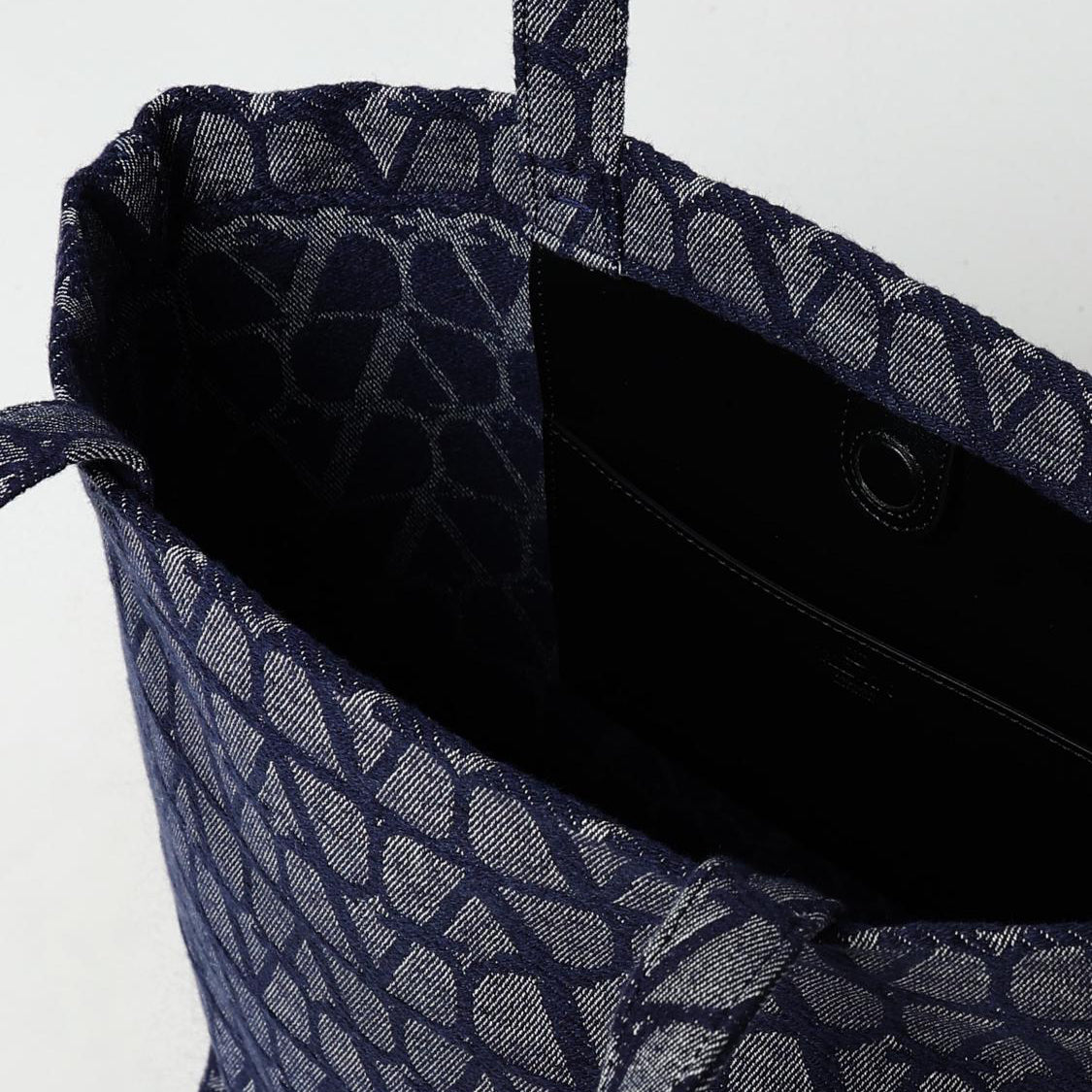 Valentino Garavani, borsa, blu jeans