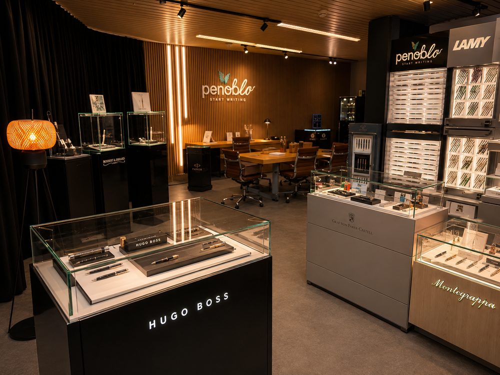 Negozio Penoblo con vetrine di marca